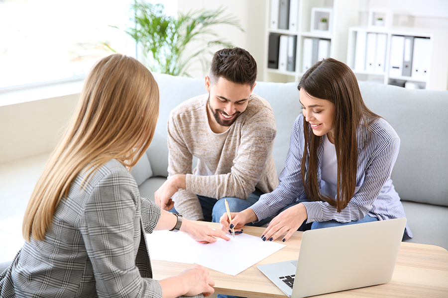 Ace Your Presentation with the Ultimate Listing Appointment Checklist © Pixel-Shot / Adobe Stock